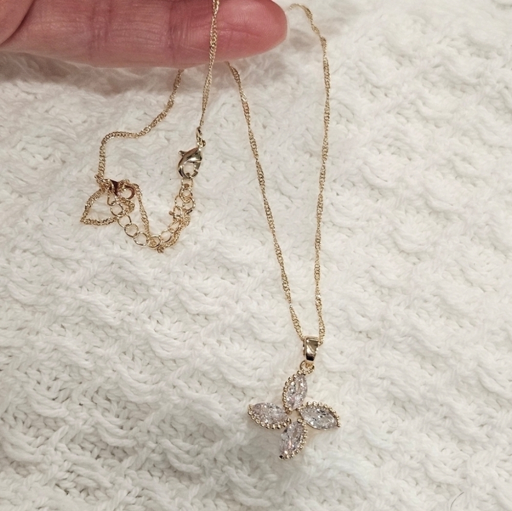 NEW Pendant & Earring Set - Picture 4 of 14